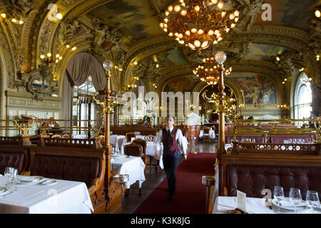 Die historischen des 19. Jahrhunderts "Le Train Bleu" Restaurant am Gare de Lyon, Paris, Frankreich Stockfoto