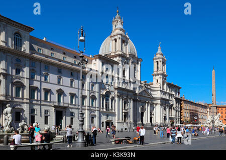 Italien Rom Piazza Navona Fontana del Moro Moor Brunnen Sant Agnese von der Piazza Navona Stockfoto