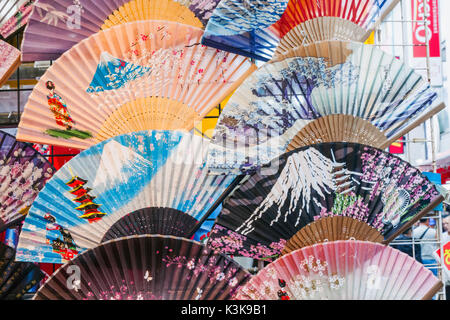 Japan, Hoshu, Tokio, Ueno, Ameyoko Shopping Street, Fan Shop Stockfoto