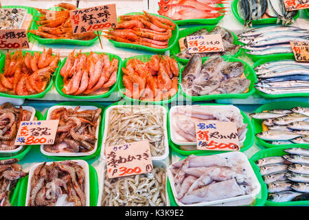Japan, Hoshu, Tokio, Ueno, Ameyoko Shopping Street, Meeresfrüchte Anzeige Stockfoto