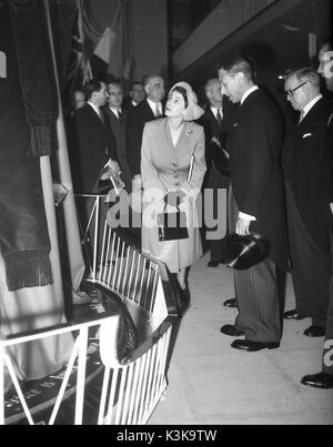 König Georg VI. und Prinzessin Elizabeth auf königlichen Pflichten zusammen 1951 Stockfoto