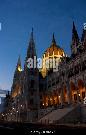 Ungarn, Budapest, Pest, das Parlament entlang der Donau Ufer als Weltkulturerbe der UNESCO Stockfoto