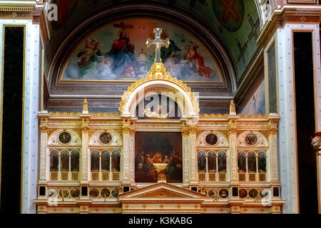 Schöne Kirche Innenraum in Montevideo in der Insel Syros, Griechenland. Es gibt viele katholische und orthodoxe Kirchen in Montevideo mit schönen Interieur Stockfoto