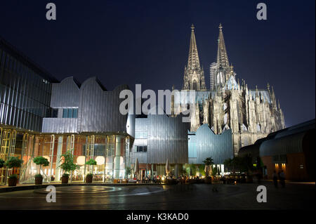 Deutschland, Nordrhein-Westfalen, Köln (Köln), das Museum Ludwig und die Kathedrale von Köln als Weltkulturerbe der UNESCO Stockfoto