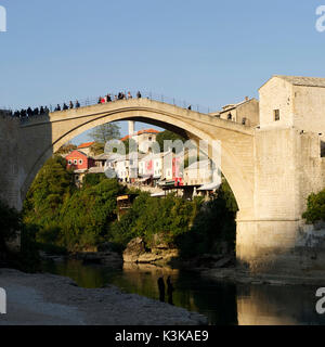 Bosnien und Herzegowina, Mostar, als Weltkulturerbe von der UNESCO, die Alte Brücke (Stari most) Stockfoto