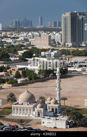 Vae, Abu Dhabi, Al Safarat Botschaftsviertel, erhöhte Stadtblick Stockfoto