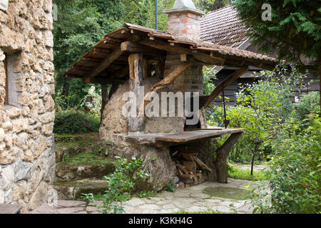 Outdoor Holzofen zum Brotbacken Stockfoto