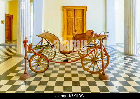 Vintage Beförderung im Rathaus in Ermoupolis Syros, Griechenland. Dieser Schlitten gehörte zu den berühmten Prinzessin Sissi (Kaiserin Elisabeth von Österreich) Stockfoto