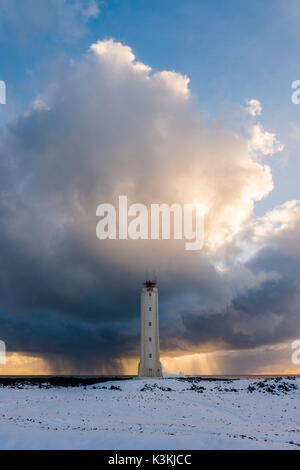 Halbinsel Snaefellsnes, Western Island, Island. Malariff Leuchtturm im Winter. Stockfoto