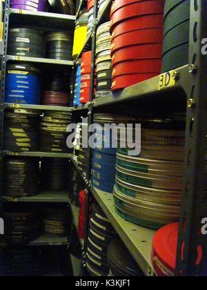 Archivierte FILM Dosen am Kino Museum, London, Juli 2009 Stockfoto