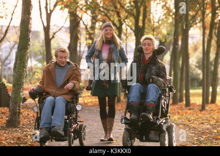 Innen ICH TANZE [IRE/BRI/FR 2004] STEVEN ROBERTSON als Michael Connolly, Romola Garai als Siobhan, JAMES McAVOY als Rory OShea Datum: 2004 Stockfoto