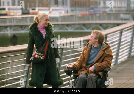 Innen ICH TANZE [IRE/BRI/FR 2004] (nach rechts) Romola Garai als Siobhan, STEVEN ROBERTSON als Michael Connolly Datum: 2004 Links Stockfoto