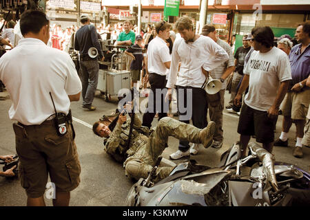 Transformatoren Josh Duhamel auf dem Fußboden, Regisseur Michael Bay Datum: 2007 Stockfoto