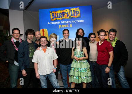 SURF'S UP [US2007] [L - R] DIEDRICH BADER, Jon Heder, Jeff Bridges, Produzent Chris Jenkins, DANA BELBEN, Direktor CHRIS BUCK, ZOOEY DESCHANEL, Direktor Ash Brannon, Mario Cantone, SHIA LABEOUF und Sony Pictures Yair Landau an der Surf's Up Sommer Presse Sneak Peek, am 8. März 2007 bei Sony Pictures Studios statt. Datum: 2007 Stockfoto