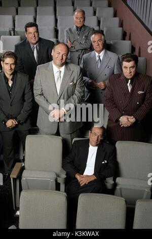 Die Sopranos [US-TV-Serien 1999-2007], Serie 6/Episode, 14 / "Stage 5" [L - R] STEVEN SCHIRRIPA als Bobby 'Bacala' Baccalieri, [?], TONY SIRICO als Paulie "Walnüsse" Gualtieri, MICHAEL IMPERIOLI als Christopher Mottisanti, JAMES GANDOLFINI als Tony Soprano, Steve Van Zandt als Silvio Dante, DAN GRIMALDI als Patsy Parisi [eingesetzt] Datum: 2007 Stockfoto