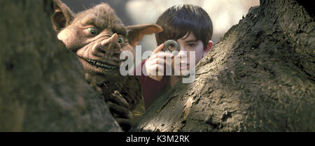 Die Geheimnisse der Spiderwicks" Hogsqueal hilft Jared Grace (Freddie Highmore, Datum: 2008 Stockfoto