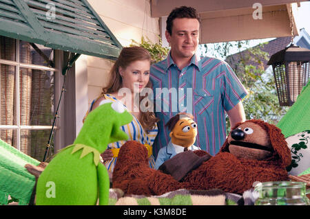Die MUPPETS STEVE WHITMIRE stimmen Kermit der Frosch, Amy Adams, MATT VOGEL stimmen Roowlf, PETER LINZ stimmen Walter, Jason Segel DIE MUPPETS STEVE WHITMIRE stimmen Kermit der Frosch, Amy Adams, MATT VOGEL stimmen Roowlf, PETER LINZ stimmen Walter, Jason Segel Datum: 2011 Stockfoto
