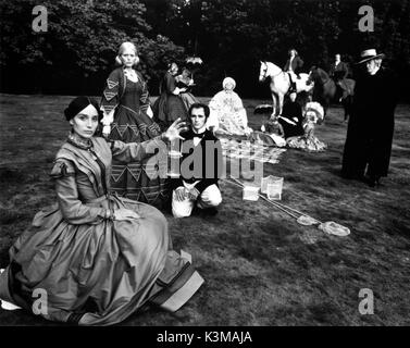 Engel und Insekten [USA/BR 1995] [L - R] Kristin Scott Thomas, PATSY KENSIT, MARK RYLANCE, [?], [?], ANNETTE BADLAND, DOUGLAS HENSHALL, ANNA MASSEY, [?], JEREMY KEMP Datum: 1995 Stockfoto