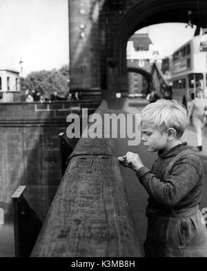 Der junge AUF DER BRÜCKE [BR1959] Ian Maclaine Datum: 1959 Stockfoto