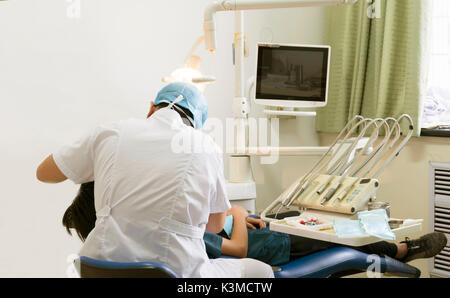 Zahnmedizinische Arzt arbeitet Stockfoto