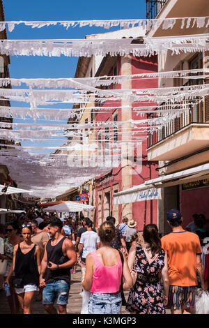 Alcudia ist das wichtigste touristische Zentrum im Norden von Mallorca an der Ostküste, Balearen, Spanien. Stockfoto
