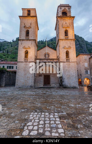 Kathedrale von St. Tryphon, Blick auf die Außenfassade, die Altstadt von Kotor, Montenegro Stockfoto