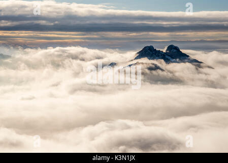 Berge über dem Nebel, Coltignone Mount, Piani Resinelli, Lecco Provinz, Lombardei, Italien, Europa Stockfoto