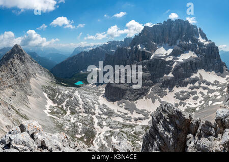 Sorapiss, Dolomiten, Venetien, Italien. Blick von der Punta Nera auf den Sorapiss See. Stockfoto