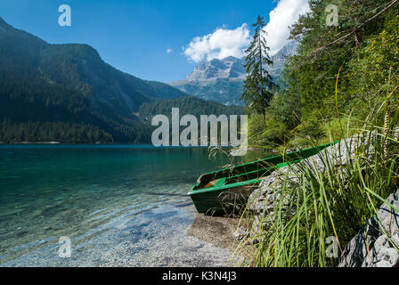 Tovel See, Trentino, Italien. Die Tovel See im Berg Gruppe der Brenta Stockfoto