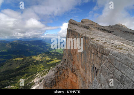 Alta Badia, Dolomiten, Südtirol, Italien. Die Westwand des Sasso di Santa Croce/Heiligkreuzkofel. Stockfoto