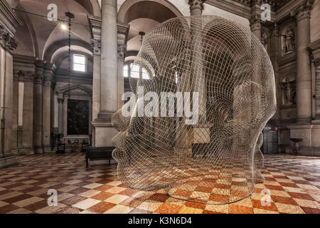 Europa, Italien, Venetien. Jaume Plensa, 56 Kunstausstellung der Biennale von Venedig, Installation in der Basilika von San Giorgio Maggiore, Venedig Stockfoto