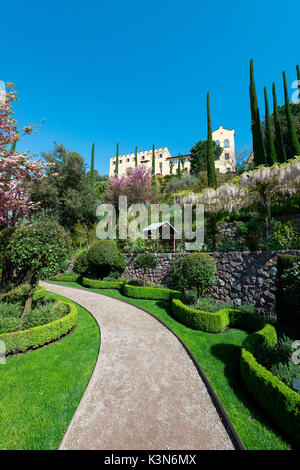 Meran, Südtirol, Italien. Die Wasser- und Terrassengärten, die in den Gärten von Schloss Trauttmansdorff Stockfoto