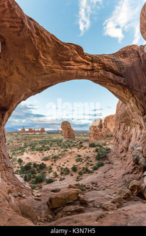 Double Arch, Arches National Park, Moab, Grand County, Utah, USA. Stockfoto