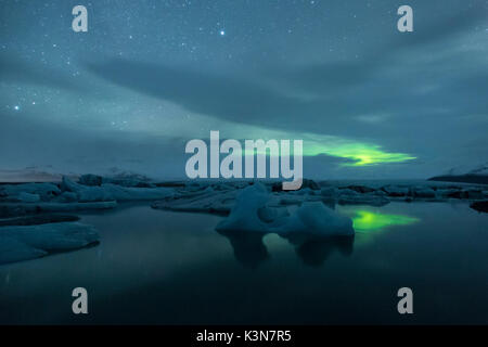 Nordlichter am Himmel Am Gletschersee Jökulsárlón Gletscherlagune, Ost Island, Europa Stockfoto