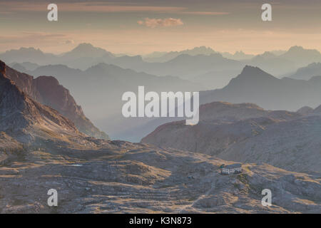 Plateau des Pale di San Martino, San Martino di Castrozza, Trient Provinz, Dolomiten, Trentino Alto Adige, Italien, Europa. Plateau bei Sonnenaufgang Stockfoto