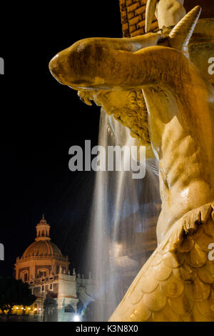 Brunnen Amenano Fluss, auf dem Platz der Kathedrale in Catania und die Abtei von S. Agata Sizilien, Italien Europa Stockfoto