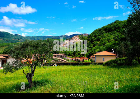 Blick auf Viggianello Dorf aus Landschaft, Matera, Basilikata, Italien Stockfoto