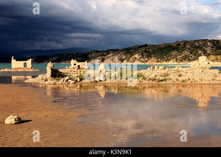 Unterwasser Dorf Monte Cotugno, Castel d'Aiano Dorf, Potenza, Babilicata, Italien Stockfoto