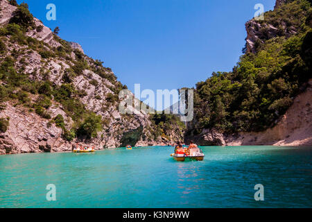 Frankreich, Alpes de Haute Provence, Bootfahren im Gorges du Verdon Stockfoto