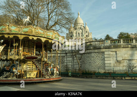 Einen traditionellen antiken Merry-go-round in den Gärten der Basilika du Sacre-Coeur, Montmartre, Paris, Frankreich Stockfoto