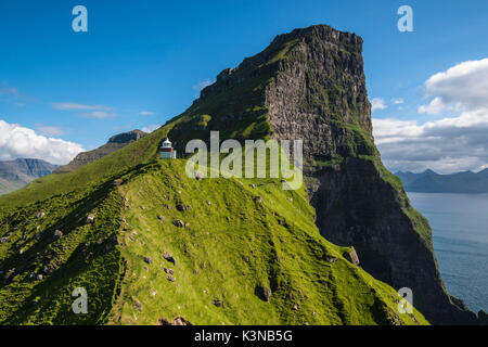 Kallur Leuchtturm, Kalsoy Island, Dänemark, Färöer Inseln. Stockfoto