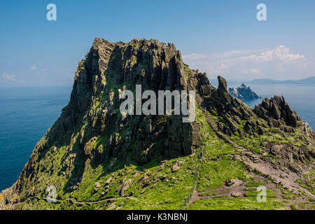 Skellig Michael (Great Skellig), Skellig Inseln, County Kerry, Provinz Munster, Irland, Europa. Die steinerne Treppe zum Kloster auf der Insel. Stockfoto