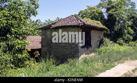 Auf dem Land, in den Osten Serbien - verlassene Landhaus Stockfoto