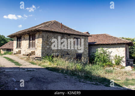 Auf dem Land, in den Osten Serbien - verlassene Landhaus Stockfoto