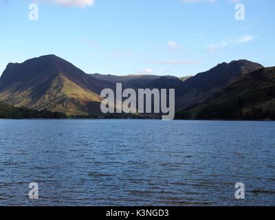 Fleetwith Hecht und Heuballen aus ganz Buttermere, Cumbria, Vereinigtes Königreich Stockfoto