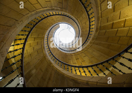 Beleuchtete Wendeltreppe, galizischen Völker Museum, Santiago de Compostela, Galicien, Spanien Stockfoto