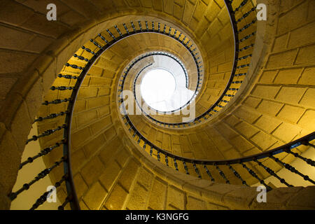 Beleuchtete Wendeltreppe, galizischen Völker Museum, Santiago de Compostela, Galicien, Spanien Stockfoto