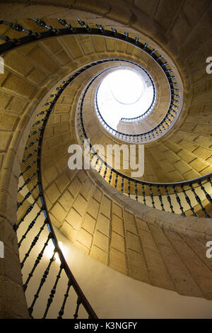 Beleuchtete Wendeltreppe, galizischen Völker Museum, Santiago de Compostela, Galicien, Spanien Stockfoto