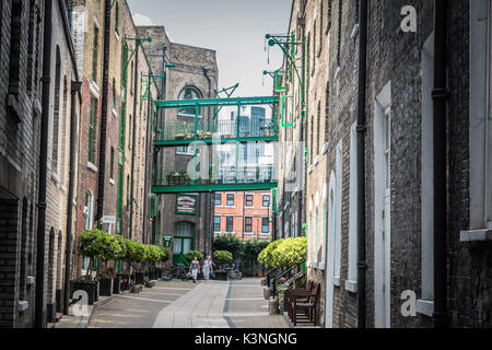 Der Innenhof der Gebäude Mews, aus Maidstone Borough High Street, London SE1, UK. Stockfoto