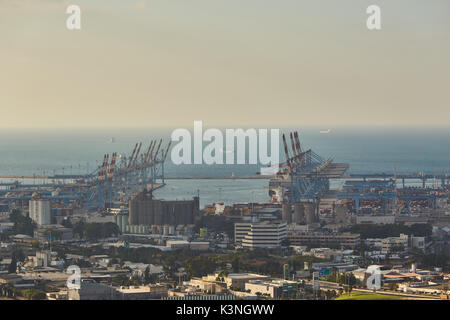 Haifa industrial Port, Antenne Panoramablick auf die Landschaft Foto. Stockfoto